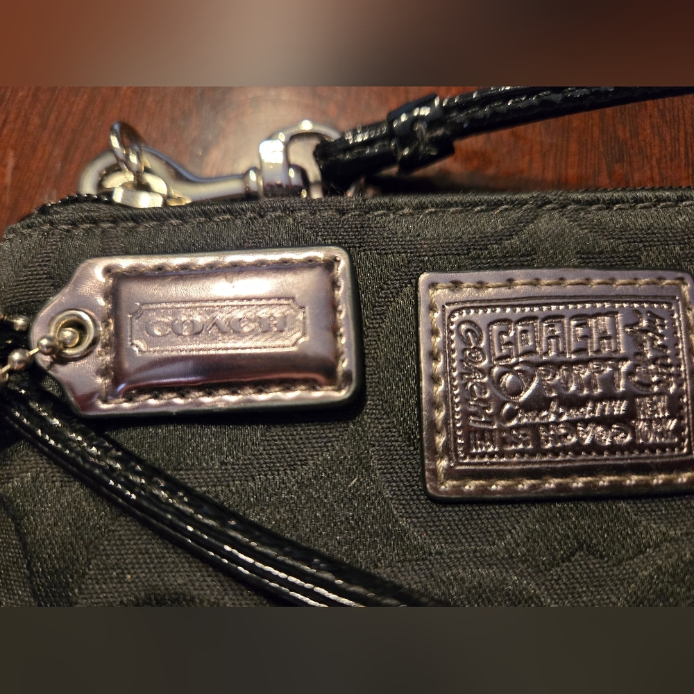 COACH Poppy Wristlet